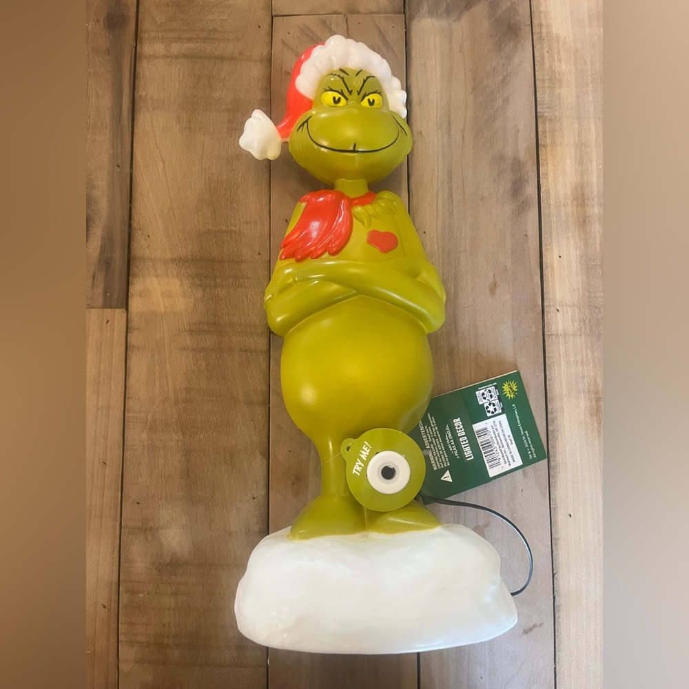 NWT. Grinch Christmas Light-Up Tabletop Blowmold.